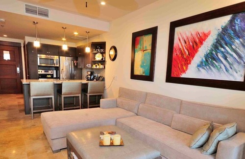 Barrio Los Faroles Condominio | Jaco Beach Front Condo in 5-star resort!