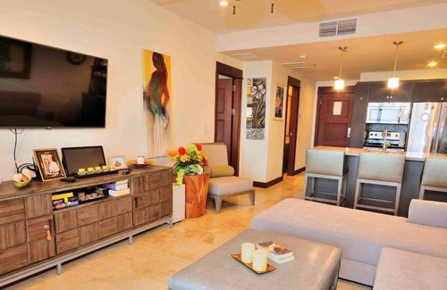 Barrio Los Faroles Condominio | Jaco Beach Front Condo in 5-star resort!