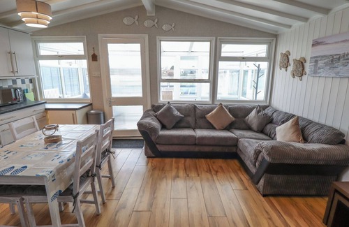 Anderby Creek Casa | JACOB'S RETREAT, pet friendly, with a garden in Chapel St Leonards