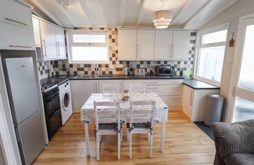 Anderby Creek Casa | JACOB'S RETREAT, pet friendly, with a garden in Chapel St Leonards