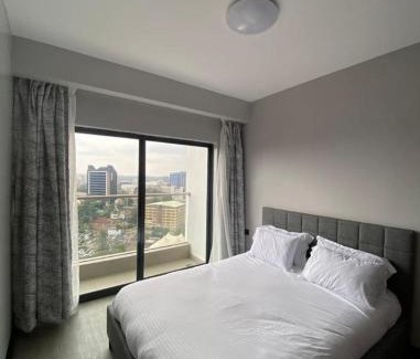 Westlands Apartamento | Jacqueline Ks Apartment, Escada