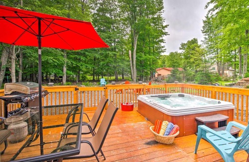 Tobyhanna Casa | Jacuzzi and Resort Amenities Tobyhanna Family Home!