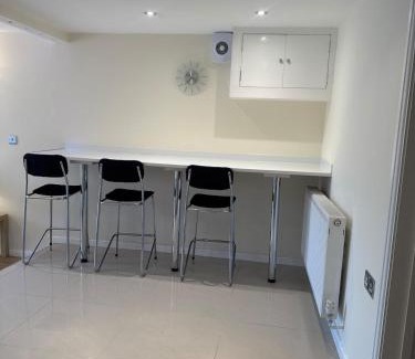 Rhondda Apartamento | Jacuzzi for two cwtch