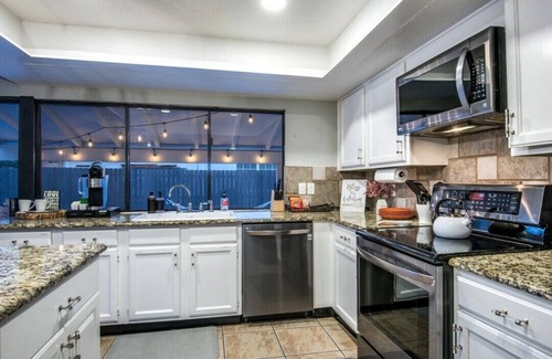 The Colony Casa | Jacuzzi & Pool House w/Game Room + Fire table near Grandscape