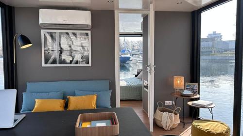Villaggi Alquiler De Eote | Jacuzzi & relax on greyhouseboat