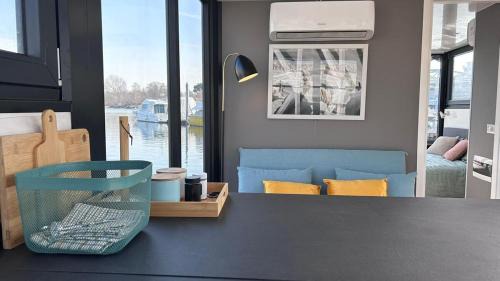Villaggi Alquiler De Eote | Jacuzzi & relax on greyhouseboat
