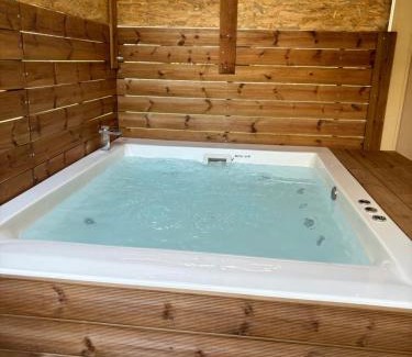 Pallini Apartamento | Jacuzzi studio close to athens airport!