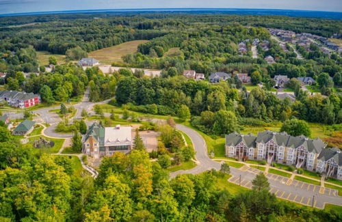 Oro-Medonte Apartamento | Jacuzzi Suite with full kitchen