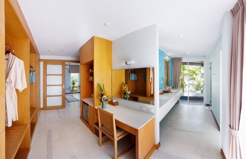 Khuk Khak Beach Villa | Jacuzzi Villa en Khao Lak con un romántico Jacuzzi al aire libre JV # 12