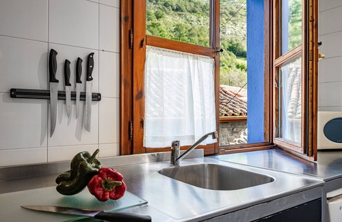 Santovena Casa | Bañera de hidromasaje con vistas en el Parque de Ponga