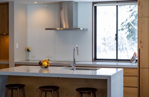 Hirafu Casa | Jade Rabbit