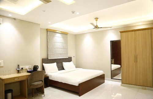 Dwarka Hotel | JAIMINIS LANDMARK