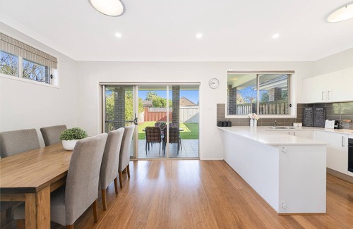 Rydalmere Casa | Spacious & Cozy 4 Bedroom House Near Olympic Park & Parramatta CBD