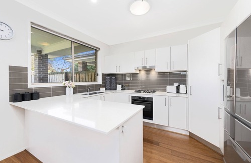 Rydalmere Casa | Spacious & Cozy 4 Bedroom House Near Olympic Park & Parramatta CBD