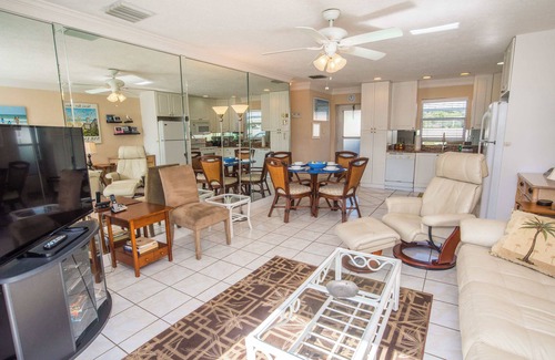 Siesta Key Villa | Renovated 1 Bed / 1 Bath Condo on Siesta Beach!