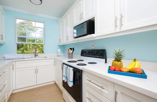 Epworth Condominio | Jamaica Time - Driftwood - SeaPalms - 3BR/3BA Condo Ocho Rios - Beach Front/Pool