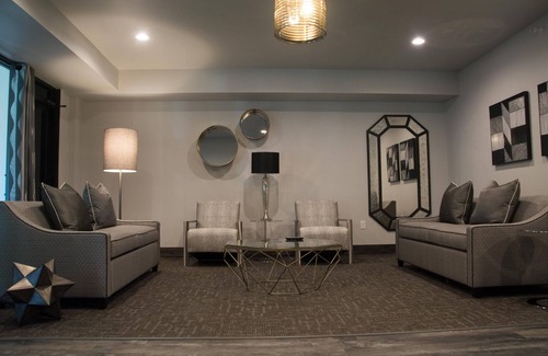 Okoboji Hotel | Suite ejecutiva James Bond