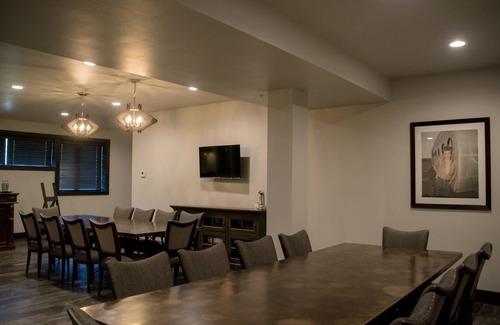 Okoboji Hotel | Suite ejecutiva James Bond