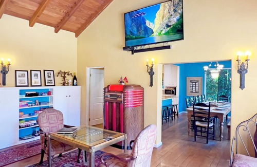 Monte Rio Casa | Jan - Mar Special 829 per night Historic Riverfront Estate 5 / 5.5 + Hot Tub