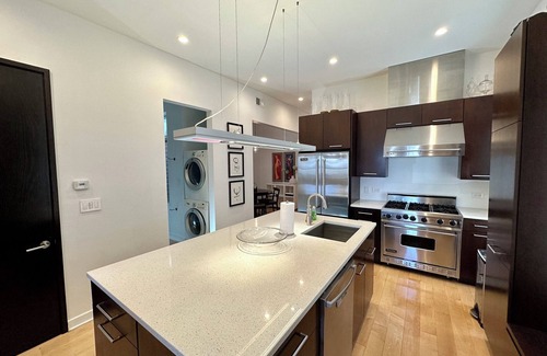 West Town Casa | jane's house a boutique historical flat in chicago - close to everything!