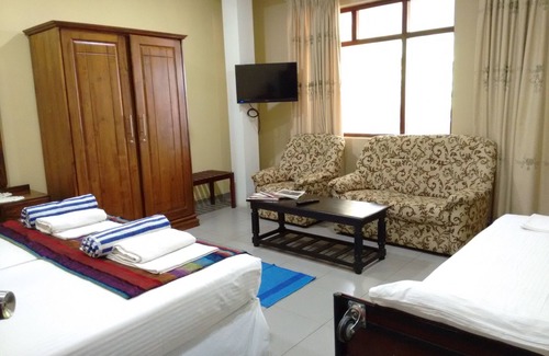 Kudapaduwa Cama Y Desayuno | Janishi Residencies