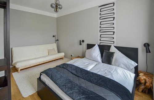 Zizkov Apartamento | Japanese Design 3BDR Apartment in a Vibrant Area