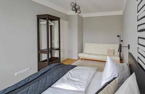 Zizkov Apartamento | Japanese Design 3BDR Apartment in a Vibrant Area