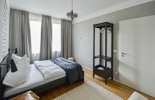 Zizkov Apartamento | Japanese Design 3BDR Apartment in a Vibrant Area