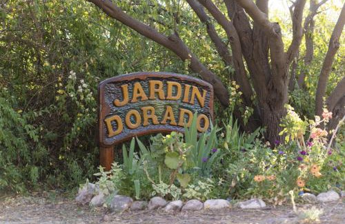 Ischilin Casa | Jardín Dorado