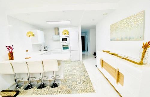 Almunecar Apartamento | Jardines de Adnania en Marina del Este con vistas al mar