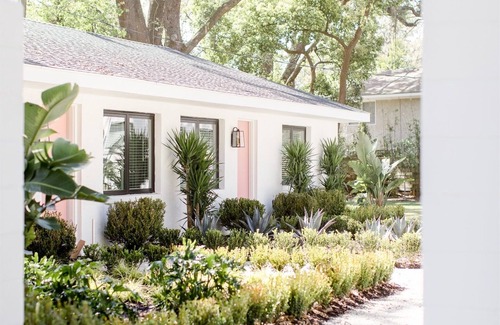 Saint Simons Island Casa | Jasmine, a Boutique Modern Home w/ Swimming Pool
