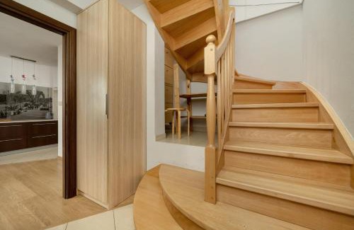 Mokronos Gorny Apartamento | Jasny Dwupoziomowy Apartament we Wrocławiu by Noclegi Renters