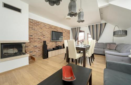 Mokronos Gorny Apartamento | Jasny Dwupoziomowy Apartament we Wrocławiu by Noclegi Renters