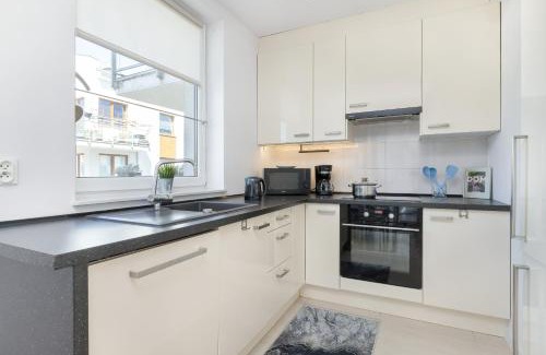 Pogorze Apartamento | Jasny & Przestronny Apartament z Balkonem i Parkingiem by Rent like home