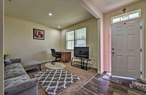 Westside Casa | Jax Home with Yard - 10 Mi to Adventure Landing!
