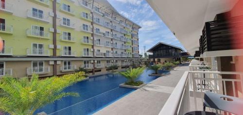 Mactan Export Processing Zone Apartamento | JC SpaceRentals 127B Amani Grand Resort Residences, balcony pool view, Ground floor, 5 mins frm airport, free wifi, Netflix