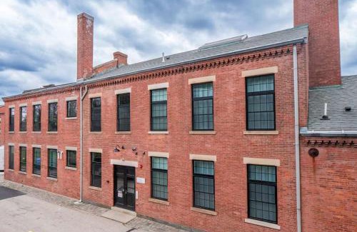 College Hill Apartamento | Jennifer's Historic Downtown Loft