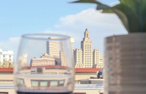 Federal Hill Apartamento | Jennifer's Private Walkable City View Apartment Relaxing Deck