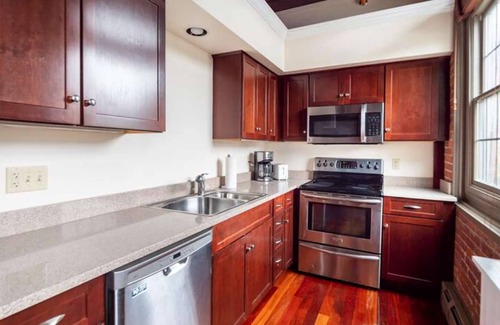 College Hill Apartamento | Jennifer's Riverfront Foundry Apartment Downtown