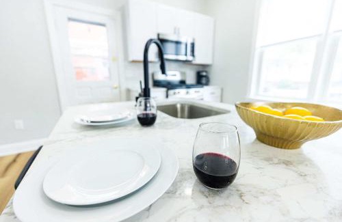 Federal Hill Apartamento | Jennifer's Spa-Like Historic Broadway Getaway