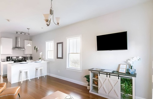 Federal Hill Apartamento | Jennifer's Walkable Getaway Relaxing Deck