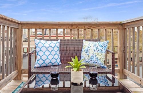 Federal Hill Apartamento | Jennifers Penthouse Panoramic City View Apartment with Deck