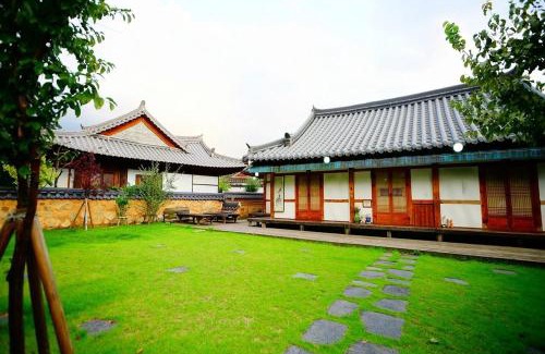 Jeonju Casa | Jeonju Jiudang Hanok Stay