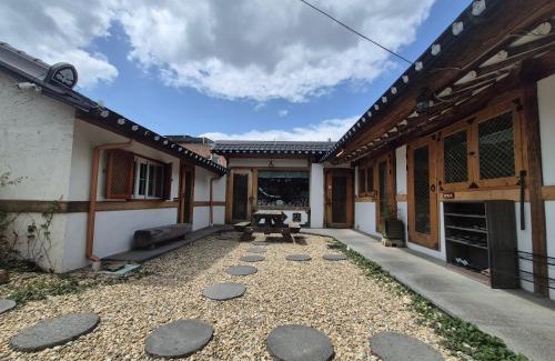 Jeonju Casa | Jeonju Tosarang Guesthouse