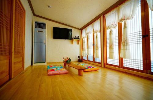 Jeonju Casa | Jeonjuhanogmaeul Geha GongganyiMei mi