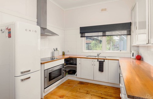 Wheatsheaf Casa | Jerendine Bush Retreat with wood fire & pet friendly