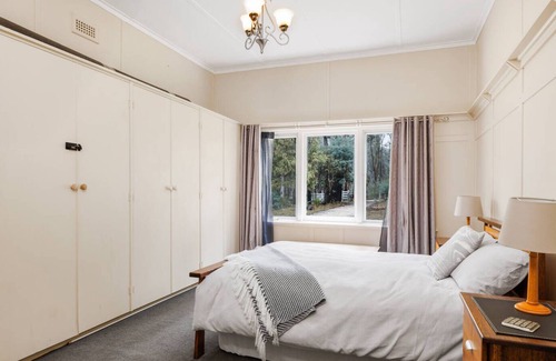 Wheatsheaf Casa | Jerendine Bush Retreat with wood fire & pet friendly