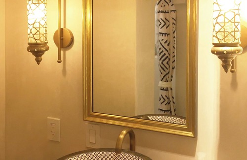 Historic Downtown Apartamento | Jersey City Moroccan Hideaway