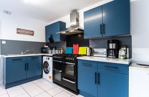 Hull Casa | Jesouth Homey 5 Bedrooms 9 Beds - Contractors - Leisure