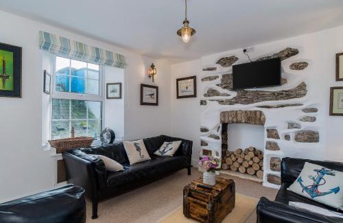 West Looe Casa | Jessamine: Restored fisherman's cottage close to Looe's harbour